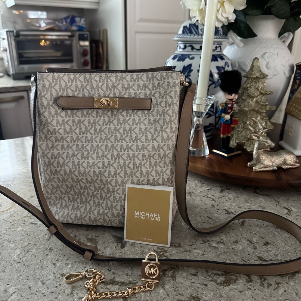 Michael Kors Beige and Brown Crossbody Bag LIKE NEW!! Beautiful summer tote!